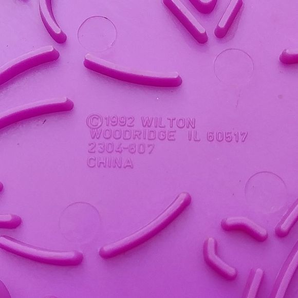 Vintage Wilton Easter Cookie Cutters - Picture 6 of 8